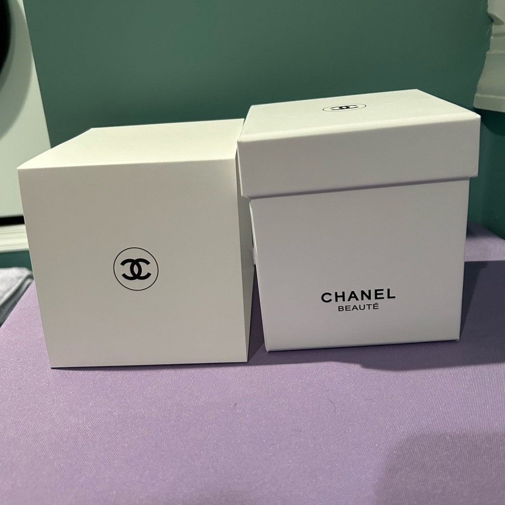 Chanel Snow Globe 2024 Edition RARE - Picture 3 of 9